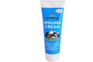 Carr & Day & Martin Wound Cream 200g - Forms a water resistant and breathable barrier in wet and muddy conditions.